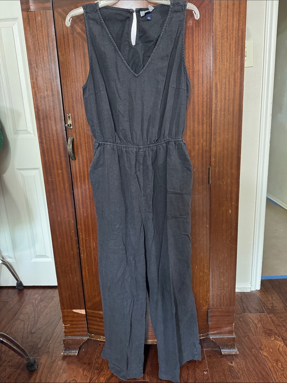 Universal Thread Black Sleeveless V-Neck Wide-Leg Jumpsuit
